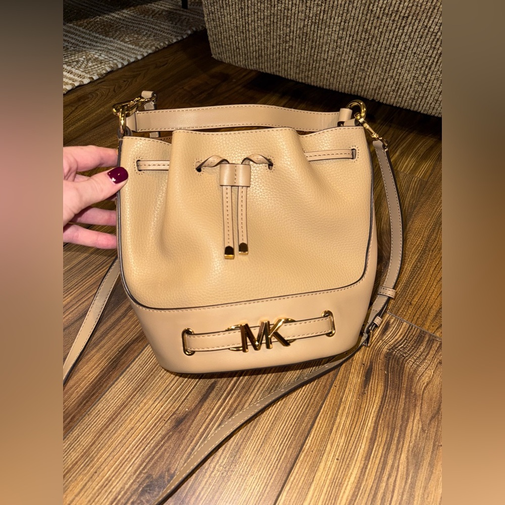 Michael Kors Reed Medium Pebbled Leather Bucket Bag